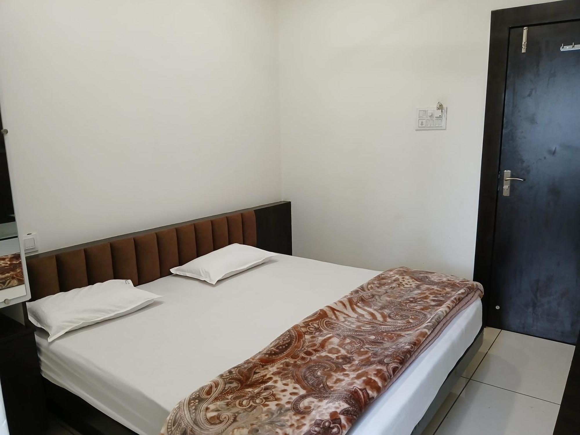 Hotel Jyoti Shree Удджайн Экстерьер фото