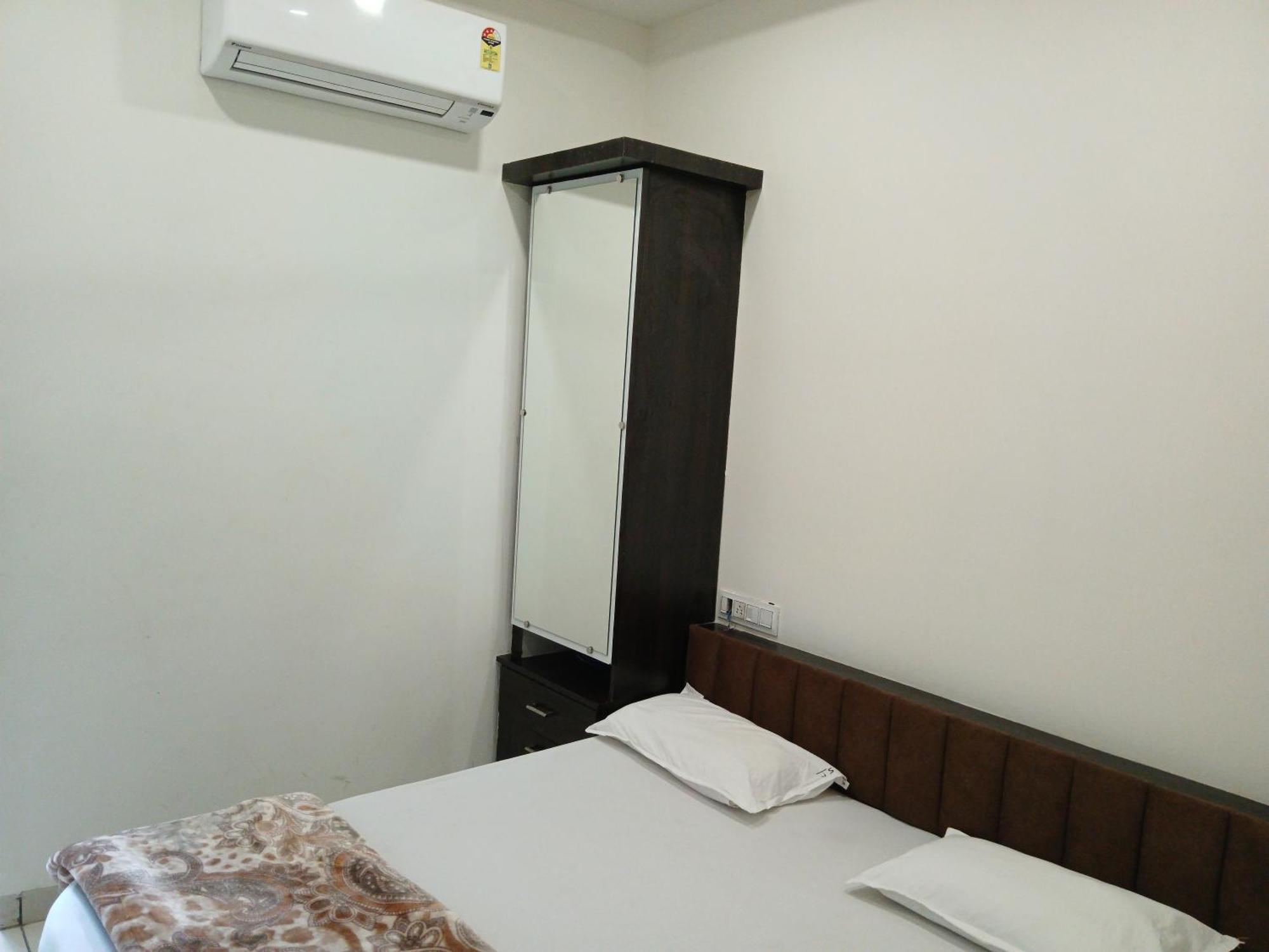 Hotel Jyoti Shree Удджайн Экстерьер фото