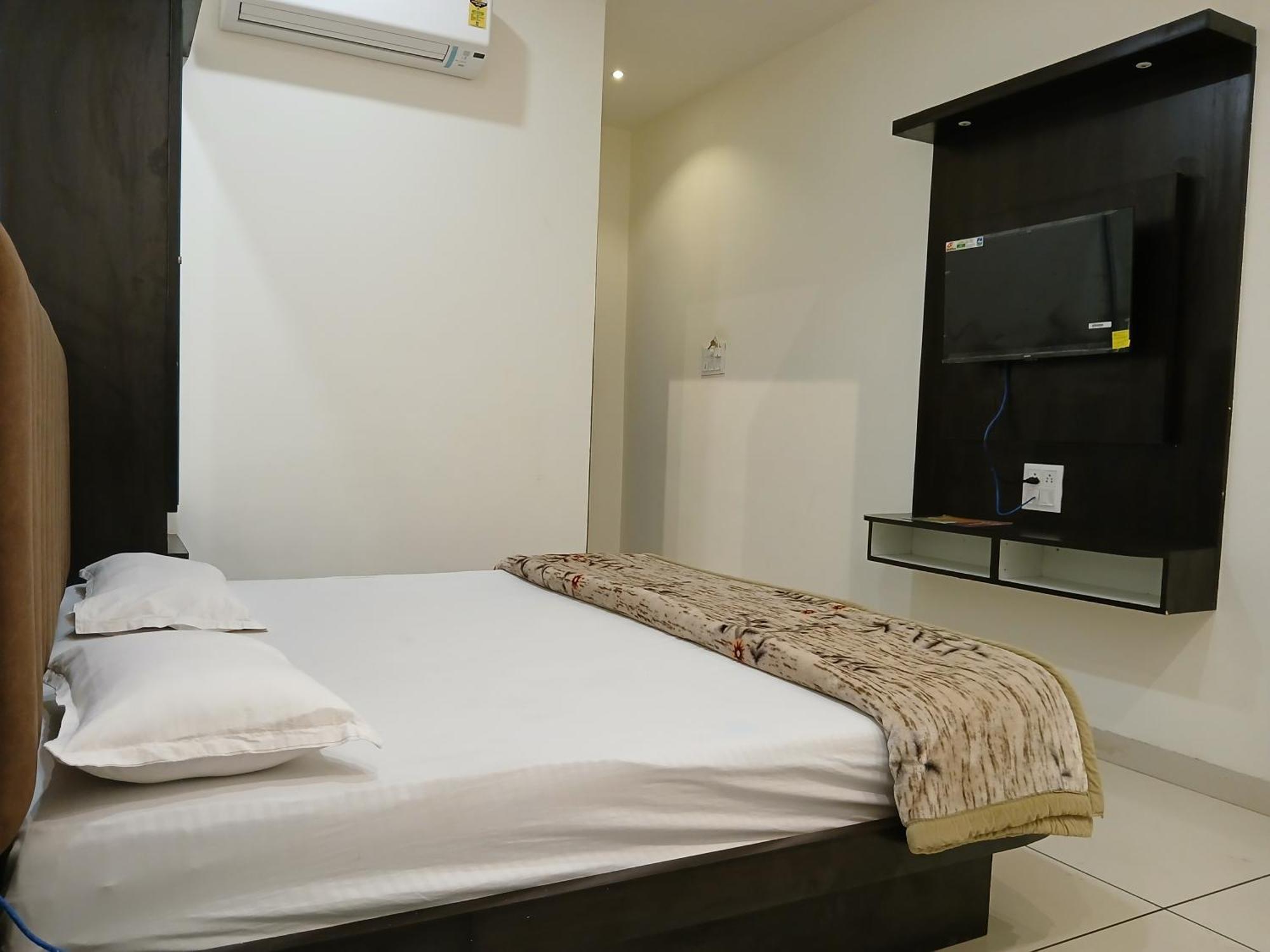 Hotel Jyoti Shree Удджайн Экстерьер фото